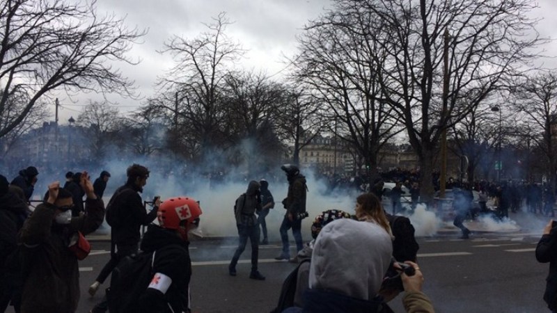 Στο δρόμοι οι Γάλλοι κατά της αστυνομικής βίας - Συγκρούσεις και μολότοφ με αστυνομικούς - Media