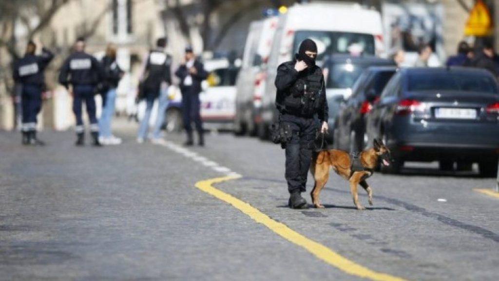 Συναγερμός στην ΕΛΑΣ για νέα τρομοδέματα: Δεν περνάνε όλα τα δέματα από τα σκάνερ του αεροδρομίου! - Media