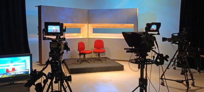 Αναστάτωση στο πλατό: Λιποθύμησε on air διευθυντής καναλιού (Video) - Media