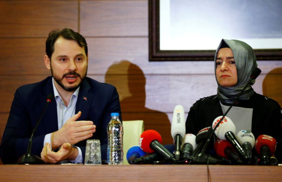 Στην Κωνσταντινούπολη η Τουρκάλα υπουργός που απελάθηκε από την Ολλανδία: Υποστήκαμε χυδαία συμπεριφορά  - Media