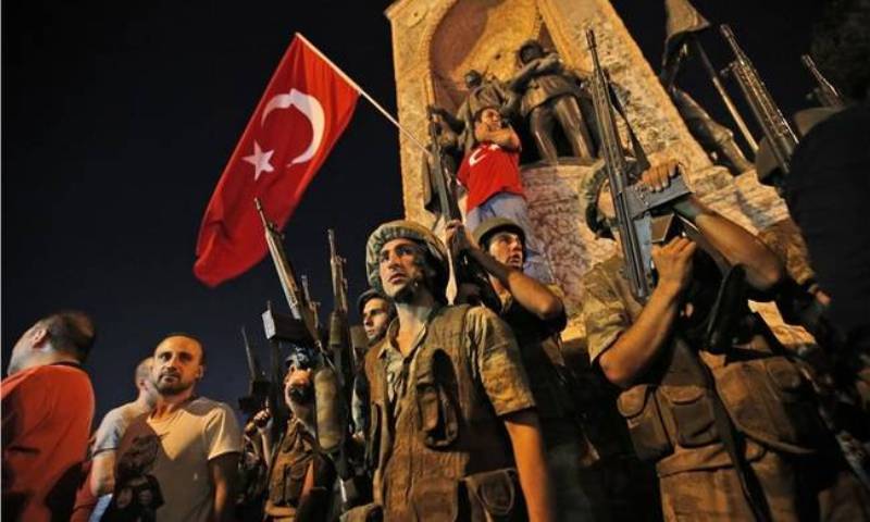 Χουριέτ: 236 Τούρκοι πολίτες έχουν ζητήσει άσυλο στην Ελλάδα, μετά το πραξικόπημα - Media