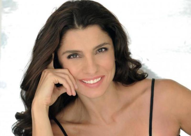 Μεσημεριανό καφεδάκι για την Πόπη Τσαπανίδου και τις κόρες της  (Photo) - Media