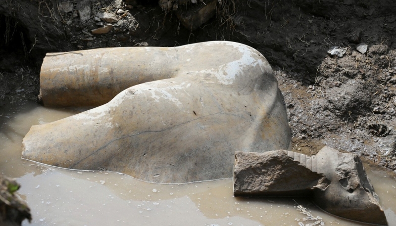 Αίγυπτος: Βρέθηκε κολοσσιαίο άγαλμα του Ραμσή Β΄ σε φτωχογειτονιά (Photos) - Media