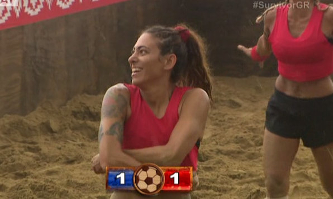 Survivor: Η Ευρυδίκη Βαλαβάνη έβαλε γκολ και μετά έβγαλε τη μπλούζα της (Video) - Media