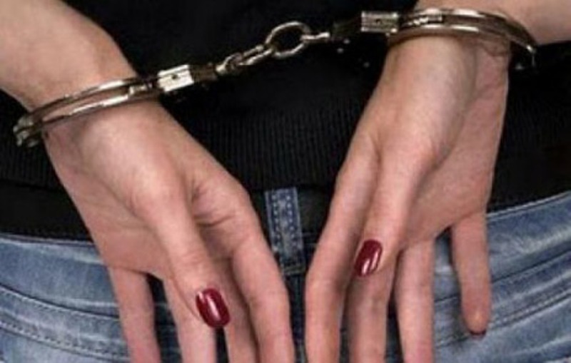 Χειροπέδες σε 45χρονη για ενδοοικογενειακή βία  - Media
