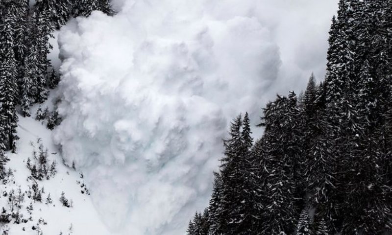 Φονική χιονοστιβάδα: Φόβοι για 8 νεκρά παιδιά και πάνω από 30 τραυματίες - Media