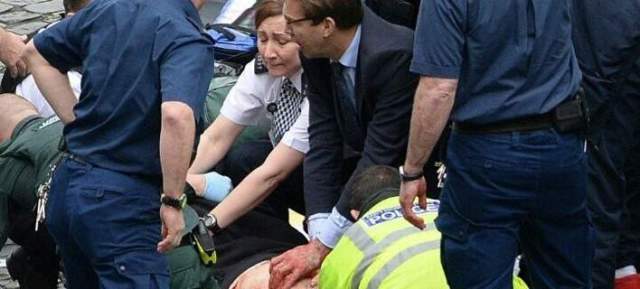 Η συγκλονιστική μαρτυρία του ηρωικού υπουργού που προσπάθησε να σώσει τον τραυματισμένο αστυνομικό - Media