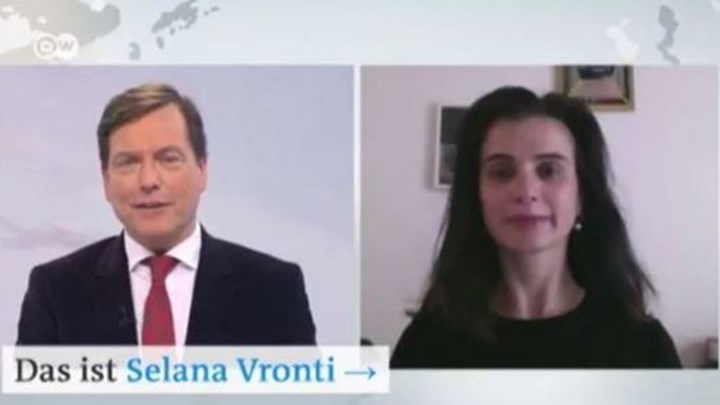 «Μαμά, δεν μπορώ!» - Ξεκαρδιστικό σκηνικό σε συνέντευξη Ελληνίδας δημοσιογράφου στην Deutsche Welle - Εμφανίζεται η κόρη της on camera (Video) - Media