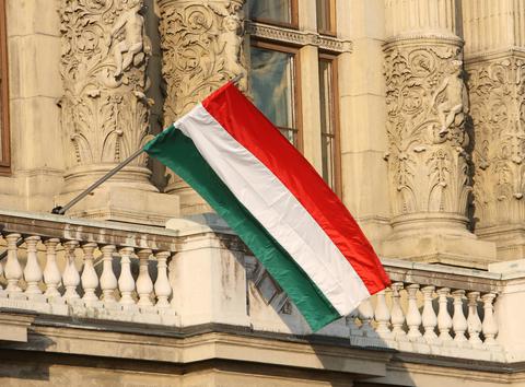 Εκστρατεία κατά της ΕΕ στην Ουγγαρία - Ερωτηματολόγια «Ας σταματήσουμε τις Βρυξέλλες!» ταχυδρομεί στους πολίτες η κυβέρνηση - Media