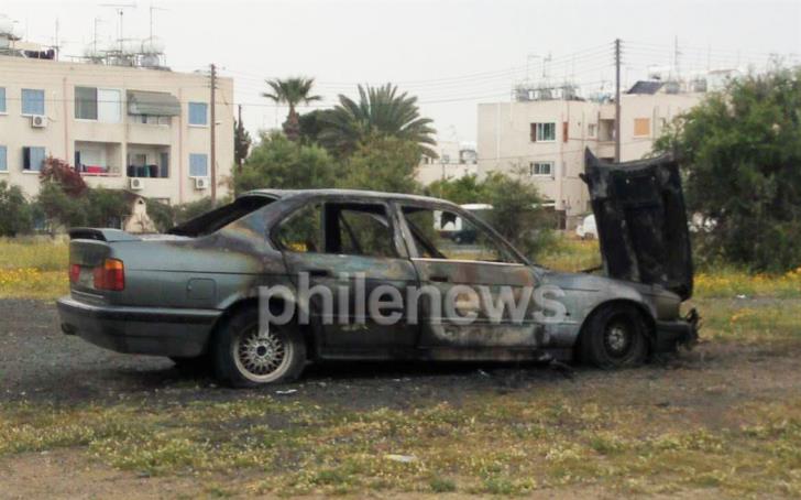 Χαροπαλεύει στην εντατική 19χρονος από βεγγαλικό - Το άναψε μέσα στο αυτοκίνητο κι άρπαξε φωτιά το όχημα   - Media