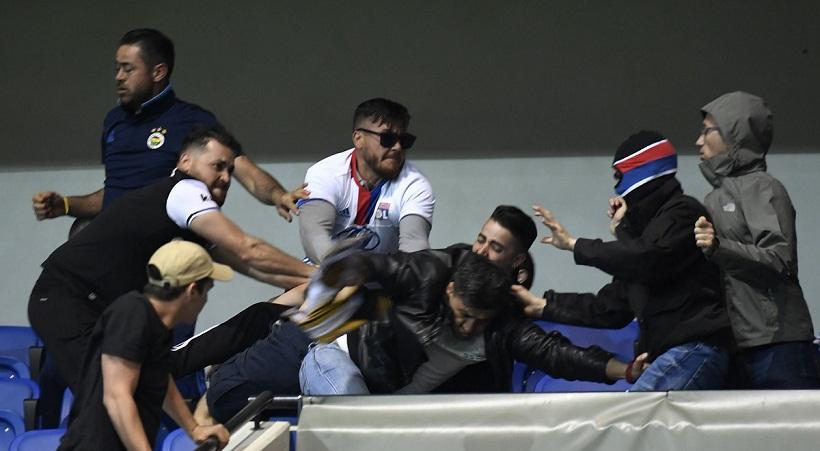 Χαμός στη Λιόν, επεισόδια με οπαδούς της Μπεσίκτας - Μάχες σώμα με σώμα (Photo) - Media