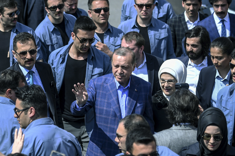 Το γούρι που χρησιμοποιεί ο Ερντογάν στις κάλπες (Photo) - Media