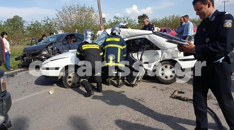 Τραγωδία πασχαλιάτικα στη Λάρισα - Θανατηφόρο τροχαίο με ένα νεκρό, τέσσερις τραυματίες   - Media