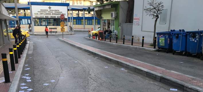 Πρόκληση από Χρυσή Αυγή - Έριξαν φέιγ βολάν έξω από το νοσοκομείο που νοσηλεύεται ο 24χρονος φοιτητής (Photos) - Media