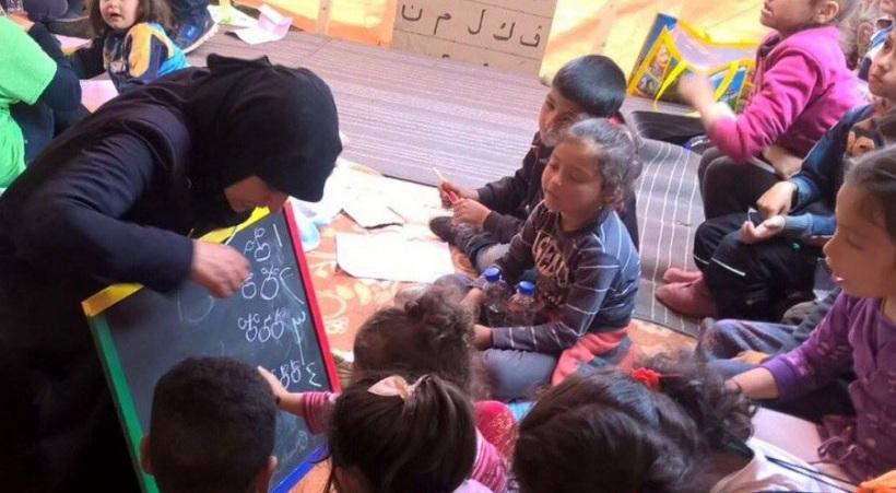 Γιγαντοοθόνες για τους πρόσφυγες στη Θεσσαλονίκη - Για να δουν Ρεάλ - Μπαρτσελόνα μαζί με τον Πουγιόλ - Media