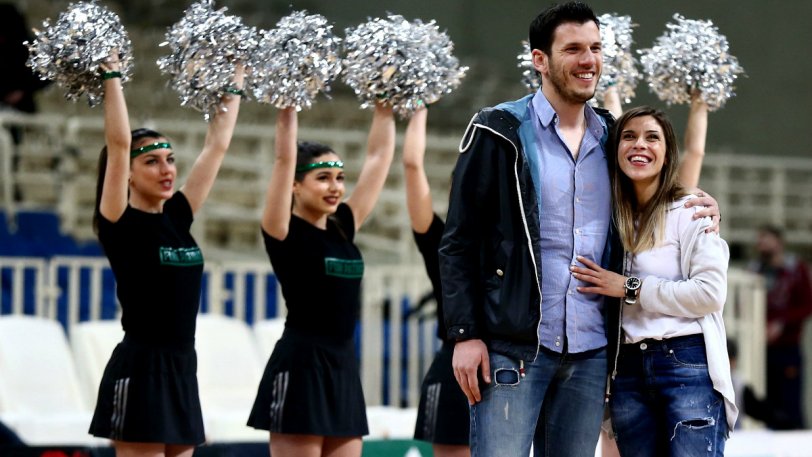 Πρόταση γάμου στο ΟΑΚΑ! (Photo) - Media