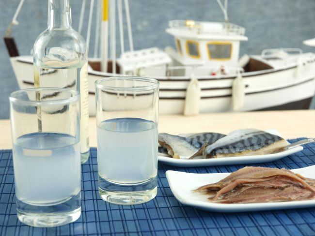 Ανησυχία για ούζο, τσικουδιά, τσίπουρο και μαστίχα Χίου από τις προτεινόμενες αλλαγές του ευρωπαϊκού κανονισμού - Media