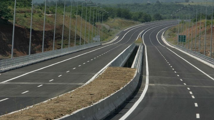 Καραμπόλα σε σήραγγα της Εγνατίας - Ενεπλάκη και λεωφορείο με μαθητές   - Media