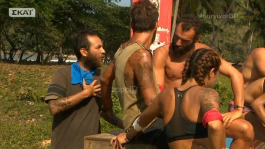 Survivor: Απίστευτη πρόκληση του Χανταμπάκη στον Βασάλο! Μαλλιά κουβάρια με τον μισθοφόρο (Video) - Media