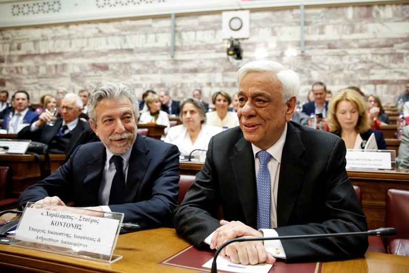 Παυλόπουλος: Το Δίκαιο δεν μπορεί να παραβλέπει τις δύσκολες κοινωνικές συνθήκες - Media