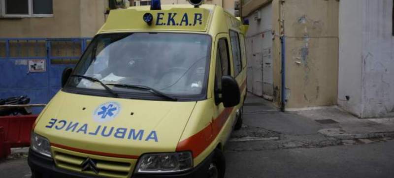 Άρτα: Ηλικιωμένος, που έπαθε ανακοπή ενώ οδηγούσε, «εισέβαλε» σε αυλή σπιτιού - Media