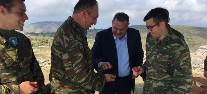 Αγαθονήσι: Το αστείο του Καμμένου με το ...ξύλινο αβγό (Video) - Media