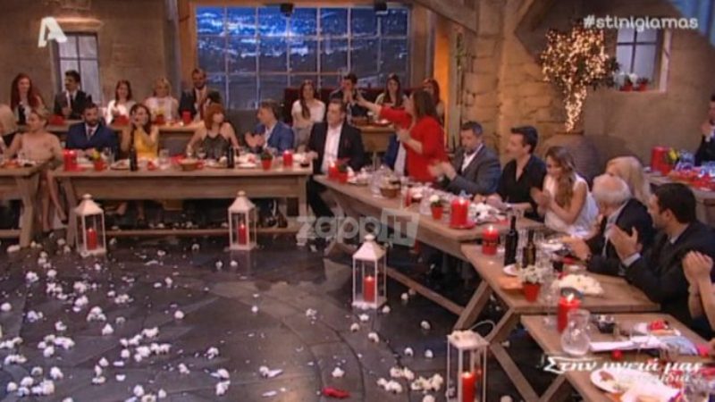 Η Βίκυ Σταυροπούλου πέταξε αβγό στην Μαρία Κωνσταντάκη (Video) - Media