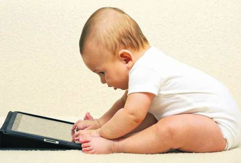 Τα κινητά «κλέβουν» ύπνο, ακόμα και από μωρά - Media