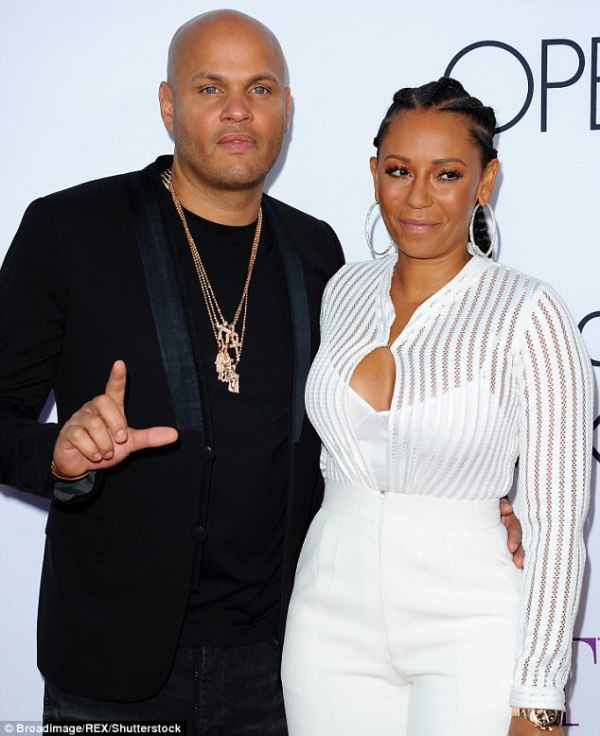 Στα άκρα η κόντρα Μελ Μπι - Μπελαφόντε: Τον κατηγορεί για κλοπή - Media