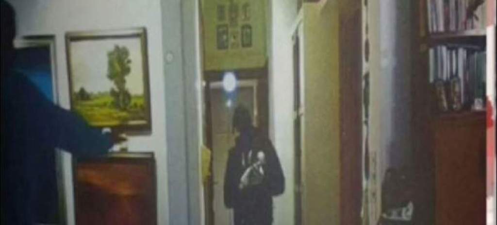 Αυτός είναι ο ληστής που κρυβόταν 14 ώρες στην ντουλάπα στο σπίτι του Παλαιού Φαλήρου (Photo + Video) - Media