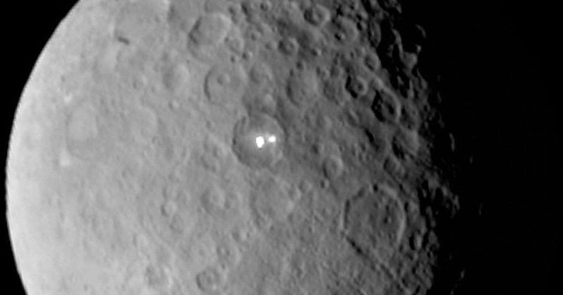 Κατολισθήσεις που «θυμίζουν τη Γη» συμβαίνουν στο νάνο πλανήτη Δήμητρα - Media