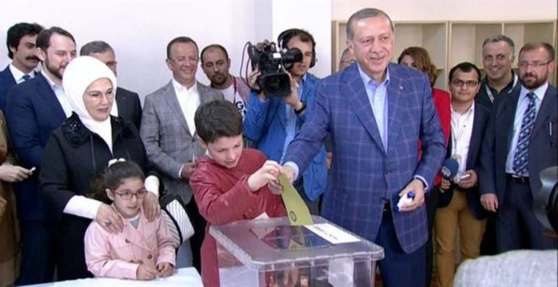 Ερντογάν: Το δημοψήφισμα θα κρίνει το μέλλον της Τουρκίας  - Media