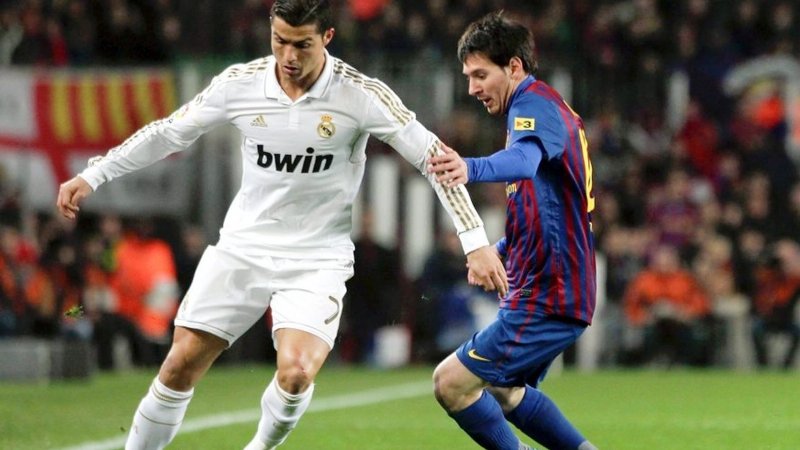 Ποδοσφαιρική πανδαισία για 1.000 πρόσφυγες: Θα παρακολουθήσουν ζωντανά το «El Clasico» στη Θεσσαλονίκη - Media