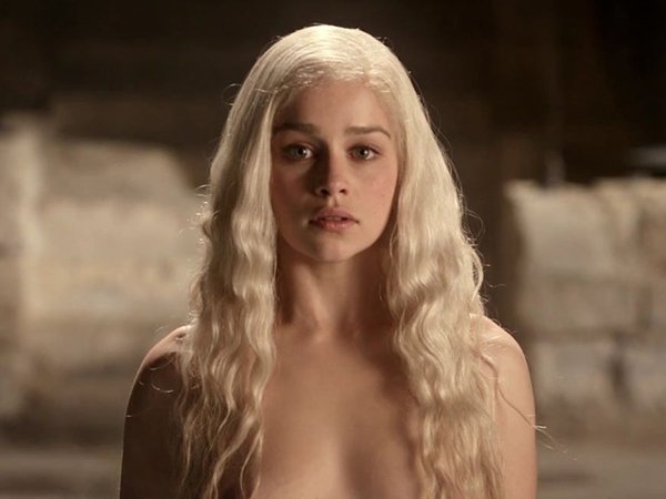 Η «Καλίσι» του Game of Thrones γυμνή στη νέα της ταινία (Photos & Video) - Media