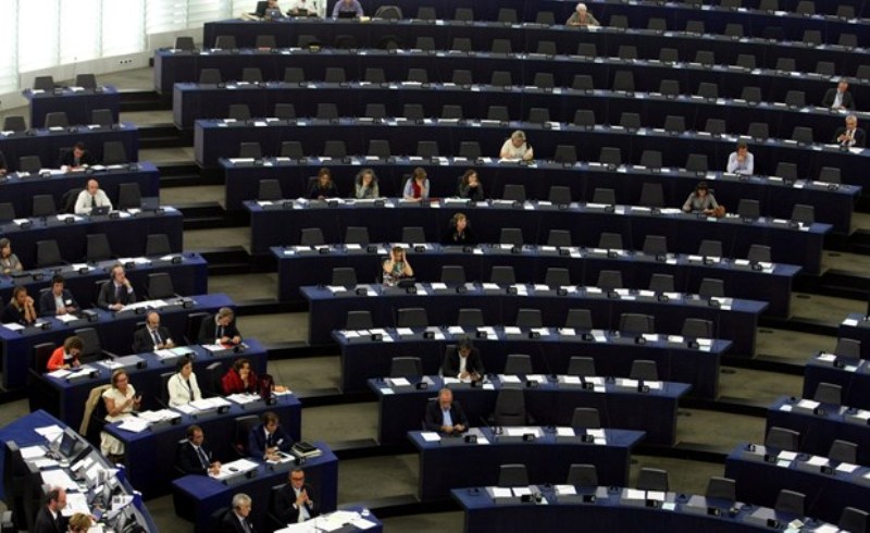 Γαλλία: Το Ευρωπαϊκό Κοινοβούλιο θέλει να καταπολεμήσει τα fake news μέσα από την εκπαίδευση - Media