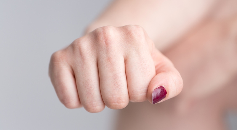 Απίστευτο: Πλακώθηκαν στο ξύλο για... μια θέση πάρκινγκ (Video) - Media