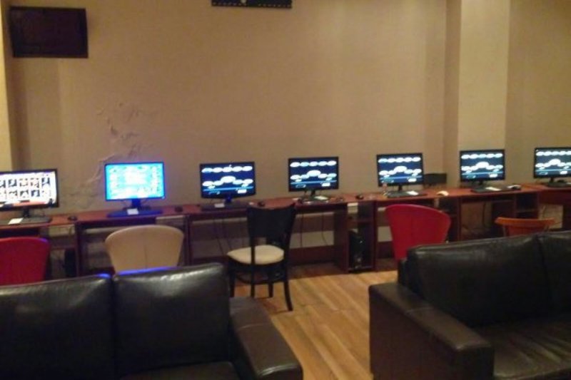 «Τρία στα τρία» κατά του παράνομου τζόγου από την ΕΛ.ΑΣ. στη Θεσσαλονίκη - Δώδεκα νέες συλλήψεις σε μίνι καζίνο με παράνομα «φρουτάκια» - Media