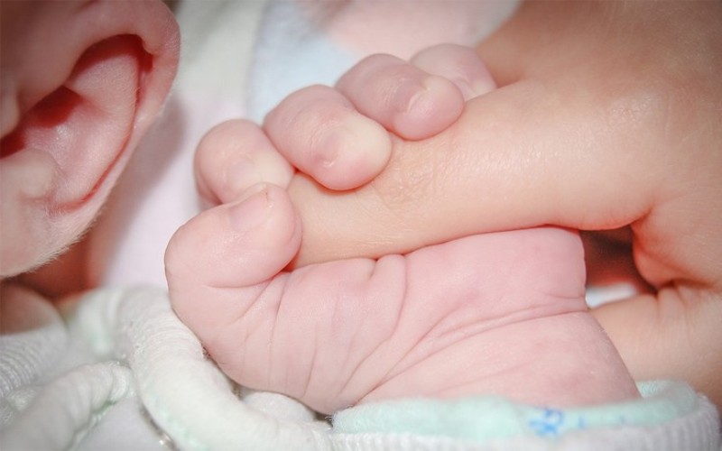 Παράταση έως τις 31 Δεκεμβρίου για το επίδομα γέννησης σε νέους γονείς - Media