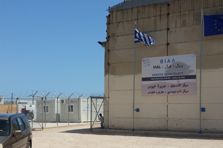 Υπάλληλοι προτρέπουν μετανάστες να μην πάρουν τα απορριπτικά έγγραφα ασύλου και να εξαφανιστούν - Media