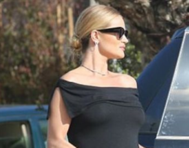 Εντυπωσιακή η έγκυος Ρόζι Χάντινγκτον στο πάρτι γενεθλίων της (photos) - Media