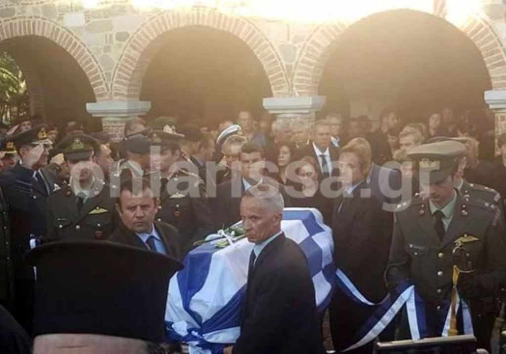 Θρήνος στην κηδεία του υπολοχαγού Κώστα Χατζή (Photos-Video) - Media