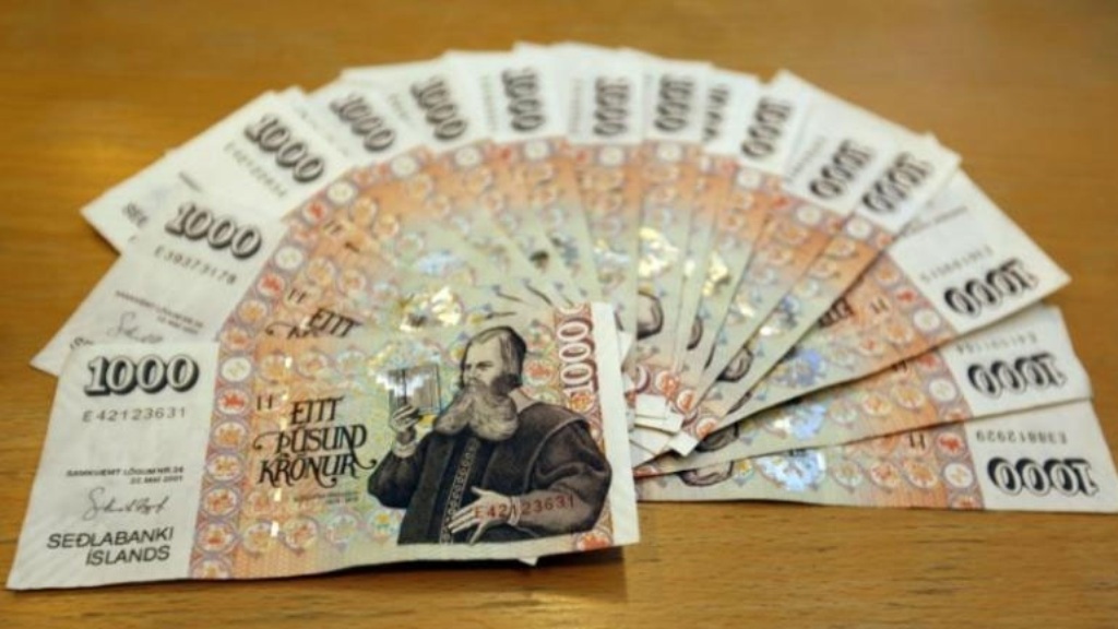 Η Ισλανδία «σκέφτεται» να διασυνδέσει την κορώνα με το ευρώ - Media