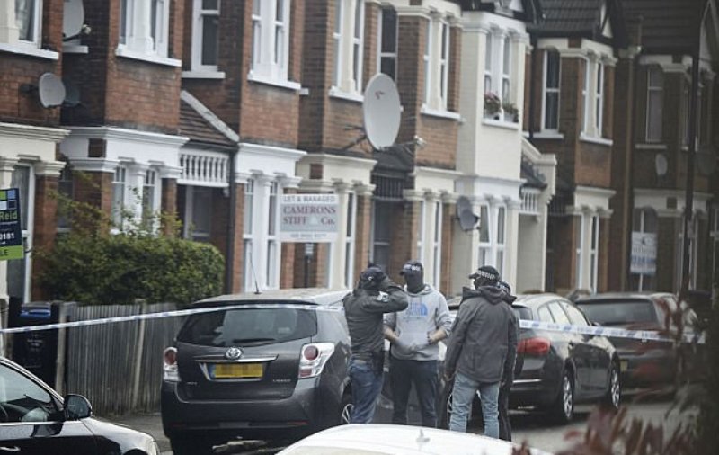Λονδίνο: Αντιτρομοκρατική επιχείρηση με μία 20χρονη ύποπτη τραυματισμένη και 4 συλλήψεις - Media