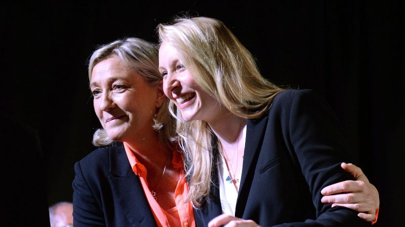 Η... μηχανόβια Λεπέν, περιμένοντας τα αποτελέσματα των εκλογών (Photos) - Media