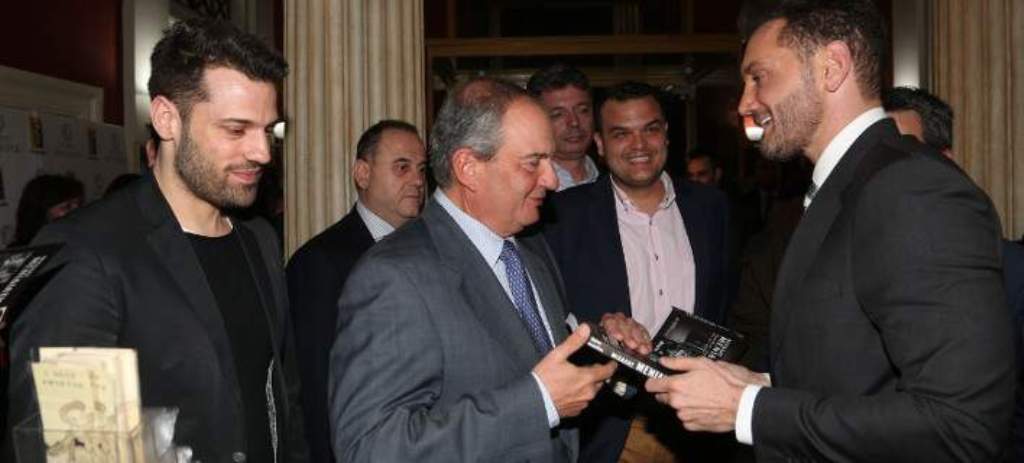 Ο Καραμανλής στην παρουσίαση της βιογραφίας του τραγουδιστή Μενιδιάτη -Τον κάλεσε η οικογένεια (Photos) - Media