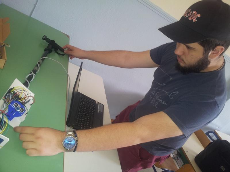 Μαθητής στη Θεσσαλονίκη κατασκεύασε «έξυπνο» μπαστούνι για τυφλούς (Photos) - Media
