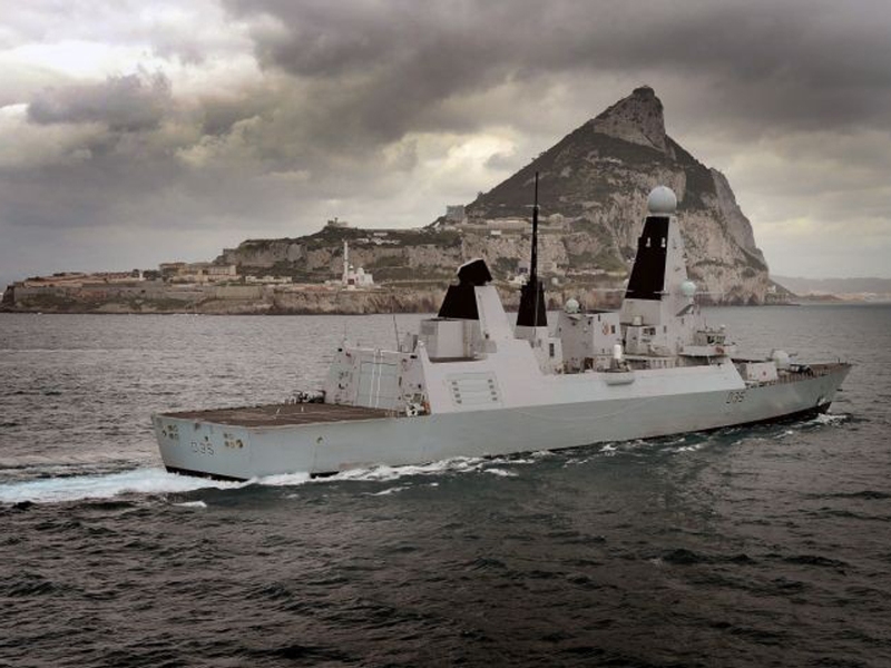 Άρχισαν τα όργανα: Ισπανικό πολεμικό καταπλέει στα ύδατα του Γιβραλτάρ - Ένταση με Βρετανία (Video) - Media