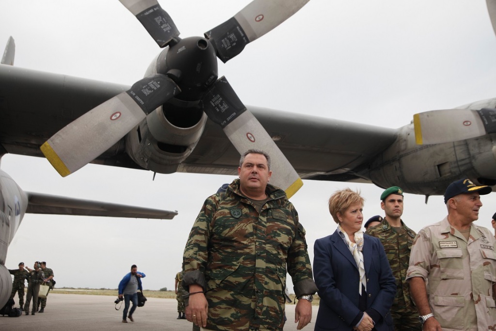 Πτήση πάνω από το σημείο συντριβής του στρατιωτικού ελικοπτέρου πραγματοποίησε ο Καμμένος - Media