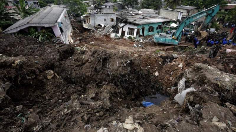 Σρι Λάνκα: Συνεχίζονται οι έρευνες στην παραγκούπολη που θάφτηκε από βουνό σκουπιδιών - Media