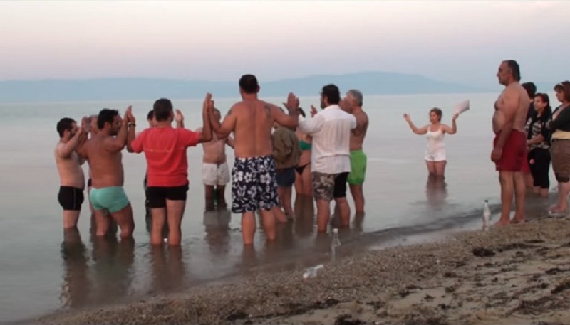 Οι οπαδοί του Σώρρα ορκίζονται και σε… παραλίες τώρα – Δείτε την ορκωμοσία τους σε παραλία της Καβάλας (Video) - Media